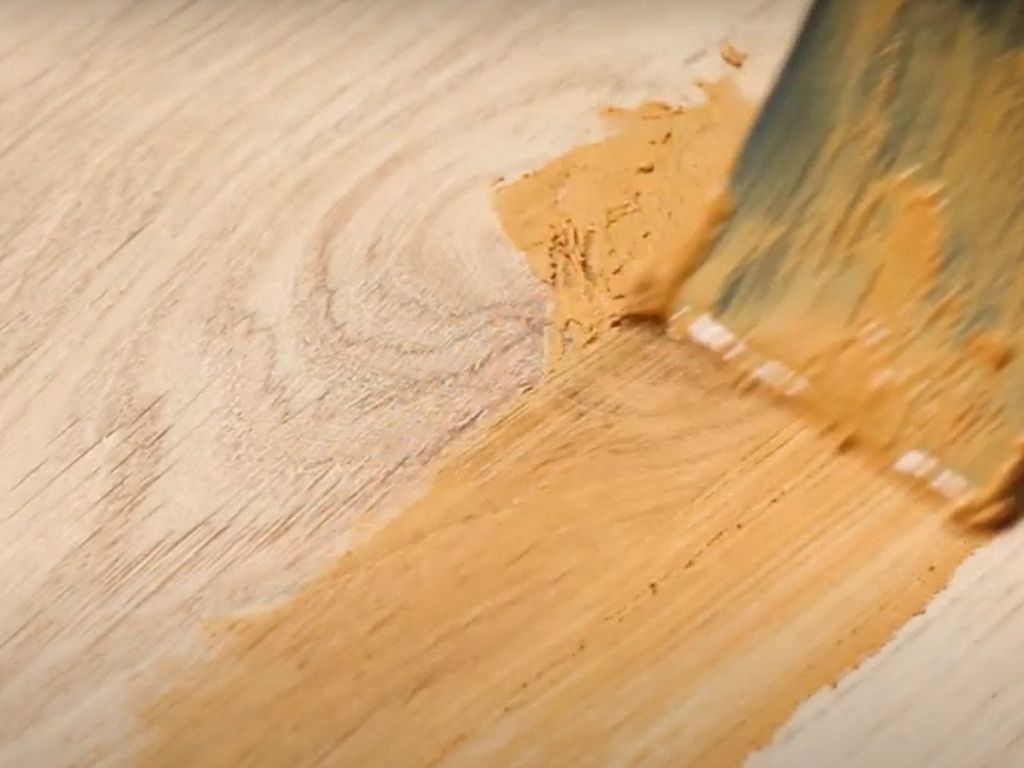 Přebroušený povrch dřeva po aplikaci Rubio Woodfiller Quick